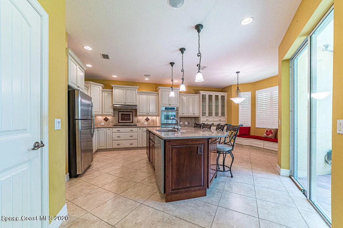 Photo of 160 River Drive