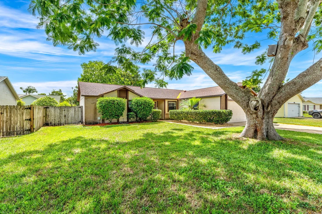 Photo of 877 Yellow Pine Avenue