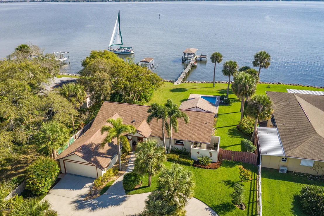 Photo of 3877 Riverside Drive