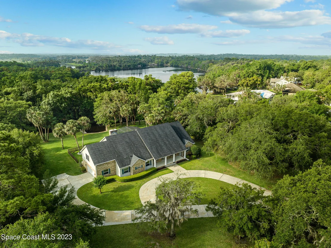 Photo of 927 Iron Bend Trail