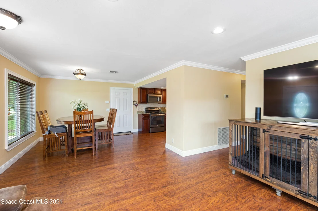 Photo of 2416 Lakeview Drive