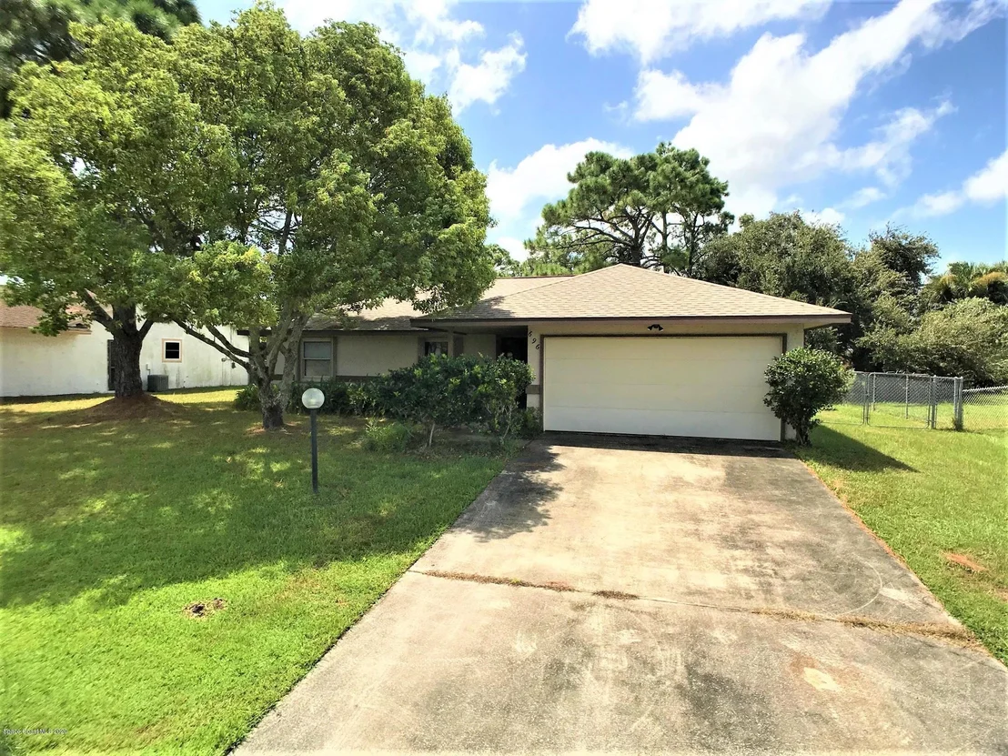 Photo of 696 Jupiter Boulevard NW