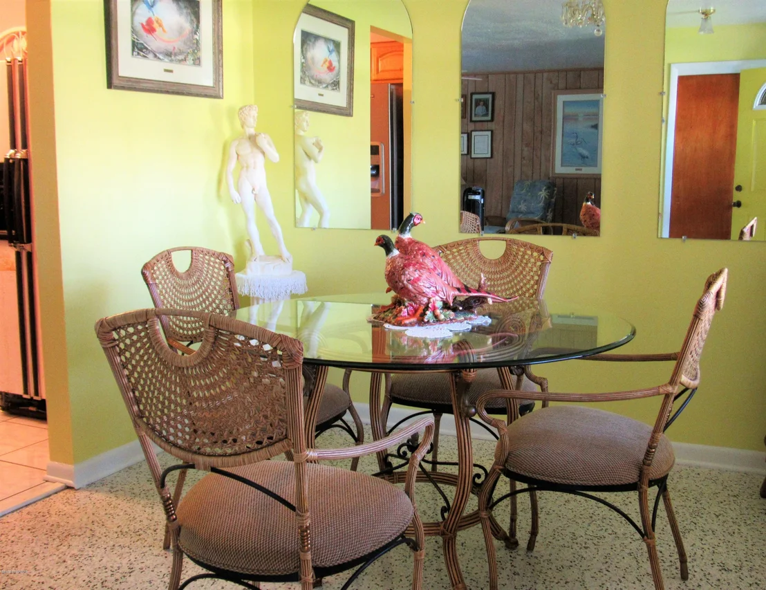 Photo of 979 Demaret Drive