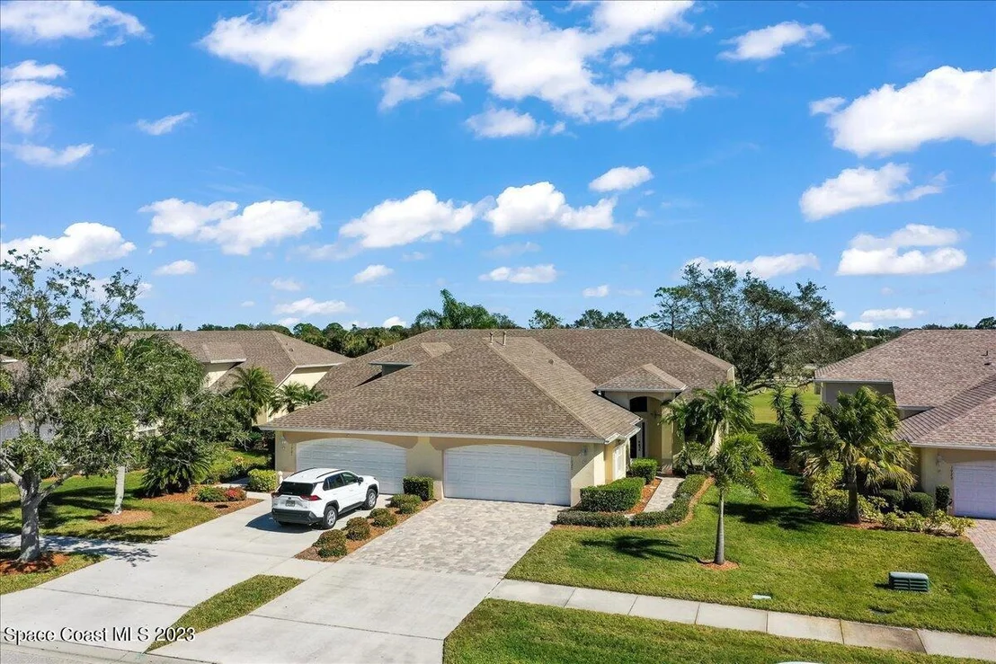 Photo of 1925 Golf Vista Boulevard