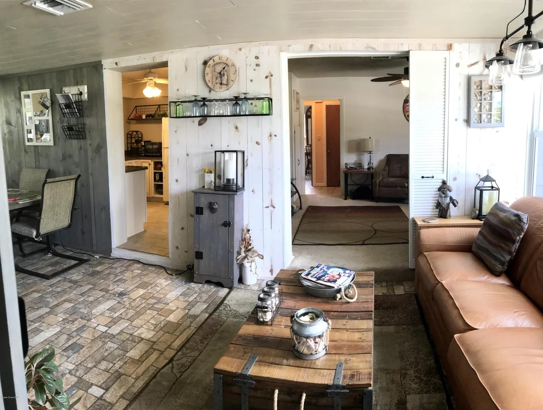 Photo of 727 Banyan Drive