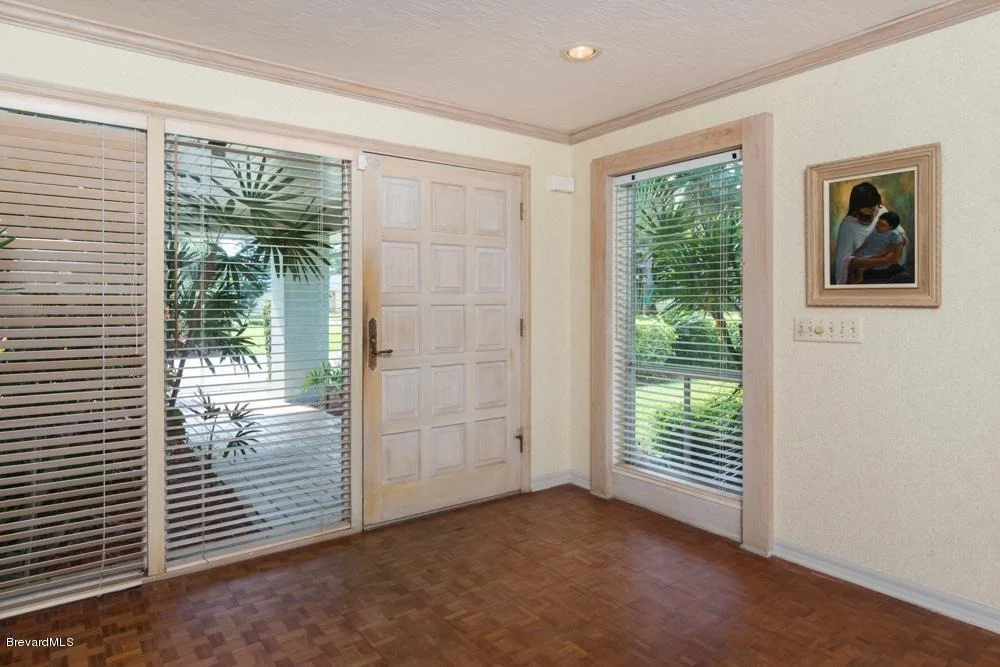Photo of 1204 S Riverside Drive