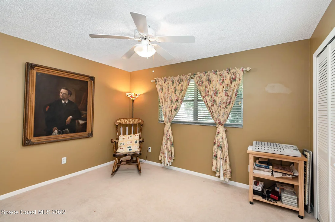 Photo of 180 White Oak Circle