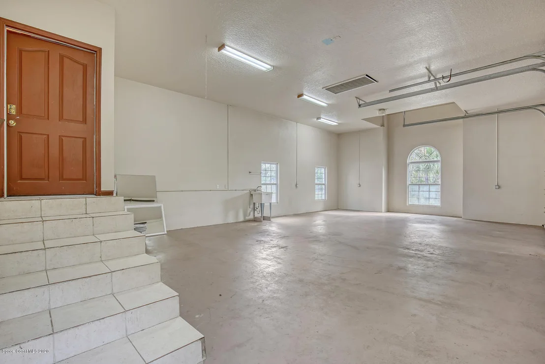 Photo of 1290 Adamson Road