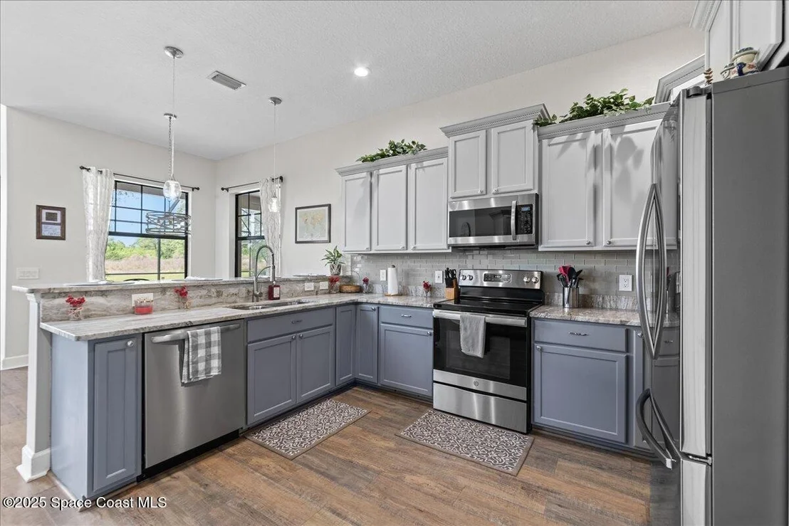 Photo of 2100 Windbrook Drive SE