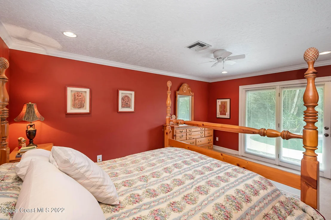 Photo of 180 White Oak Circle