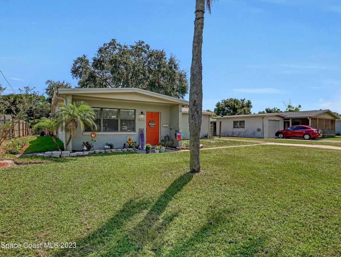 Photo of 695 Teak Drive