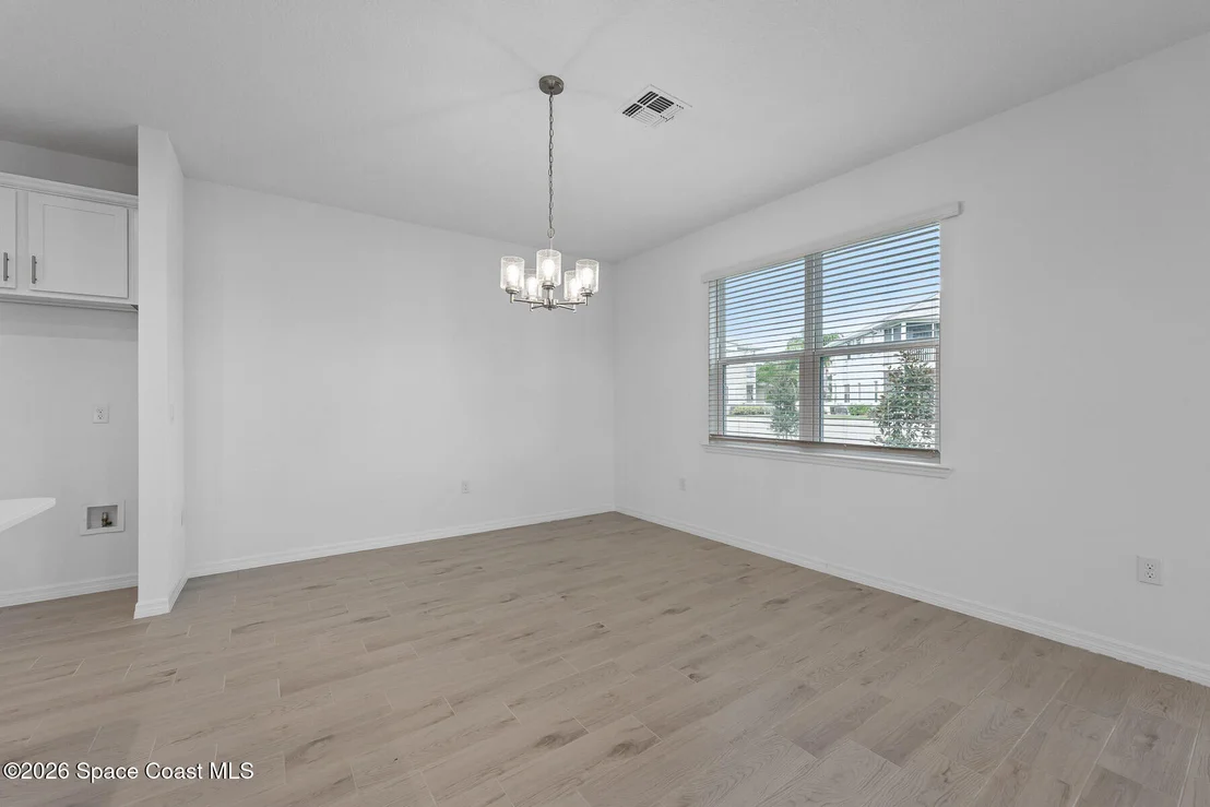 Photo of 926 Castleford Avenue NE