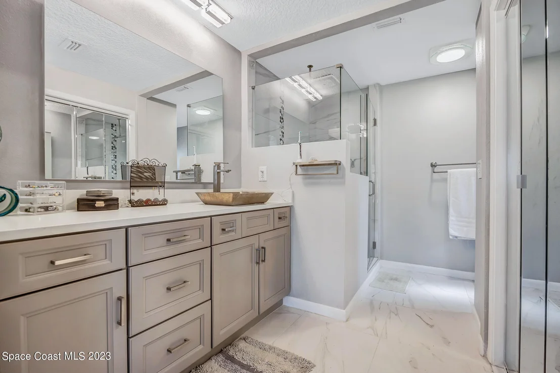 Photo of 380 Bahama Drive