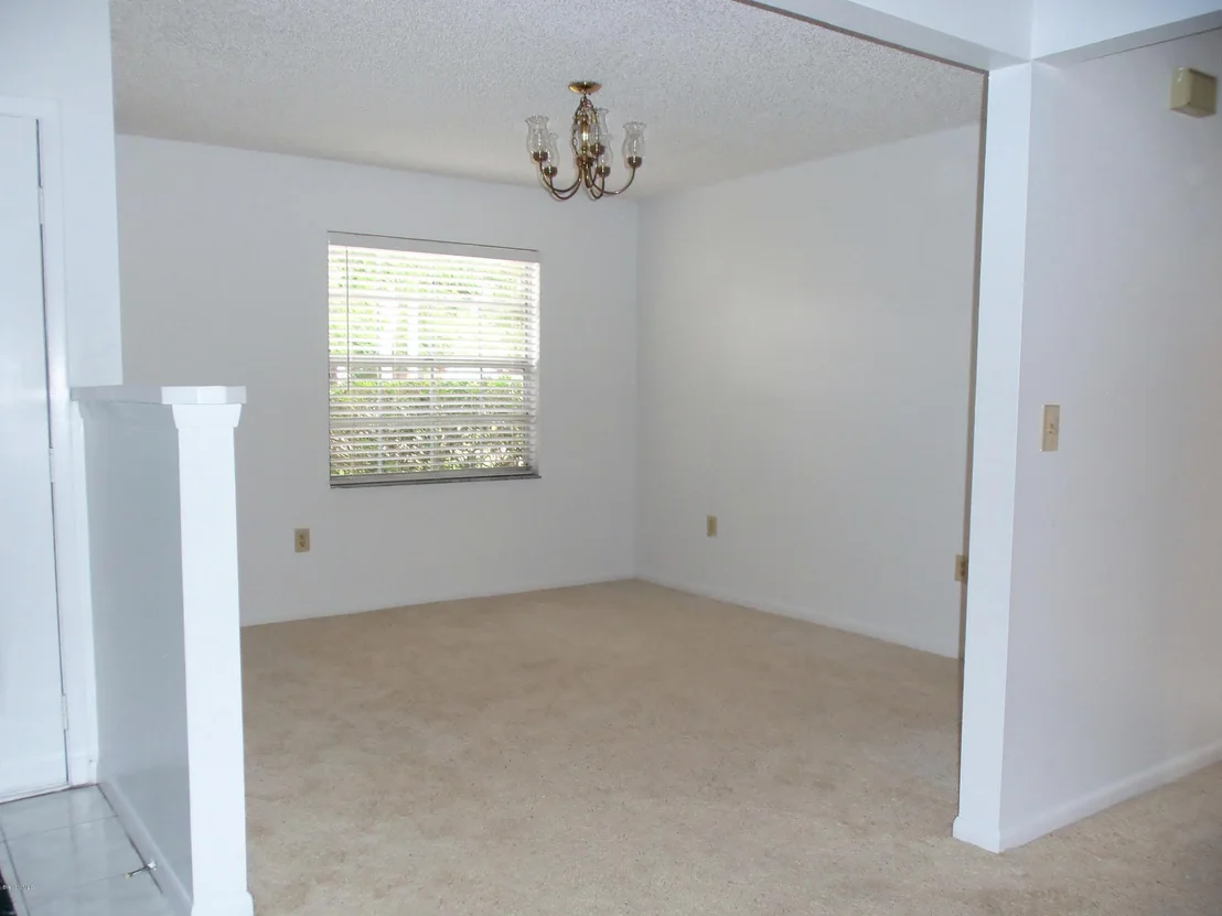 Photo of 862 Pine Wood Avenue
