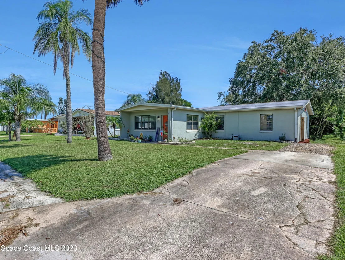 Photo of 695 Teak Drive