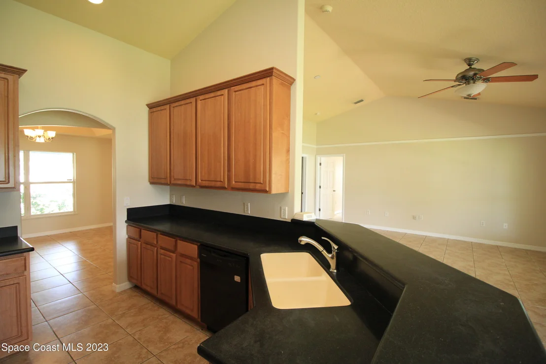 Photo of 492 Eldron Boulevard NE