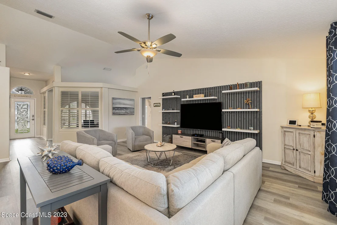 Photo of 321 Lake Victoria Circle