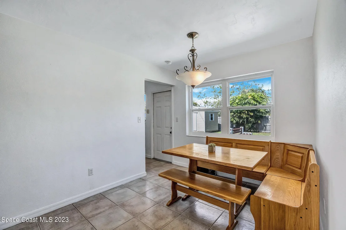 Photo of 2981 Kosuth Road NE