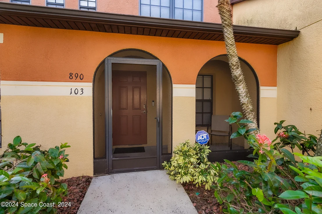 Photo of Unit 103 at 890 Luminary