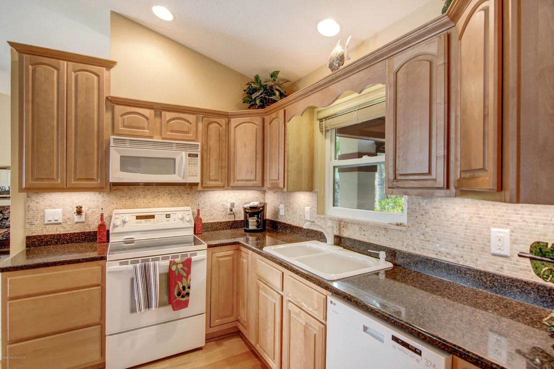 Photo of 3877 Riverside Drive