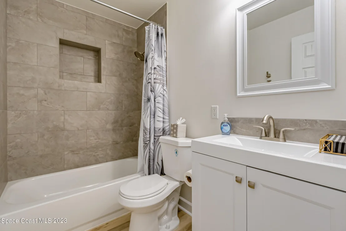 Photo of 842 Ixora Drive