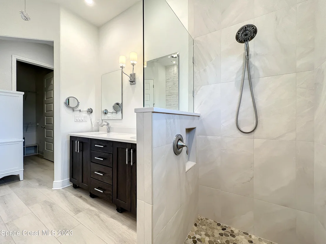 Photo of 6775 Angeles Road