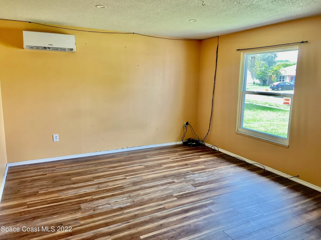 Photo of 1341 Cindy Circle NE