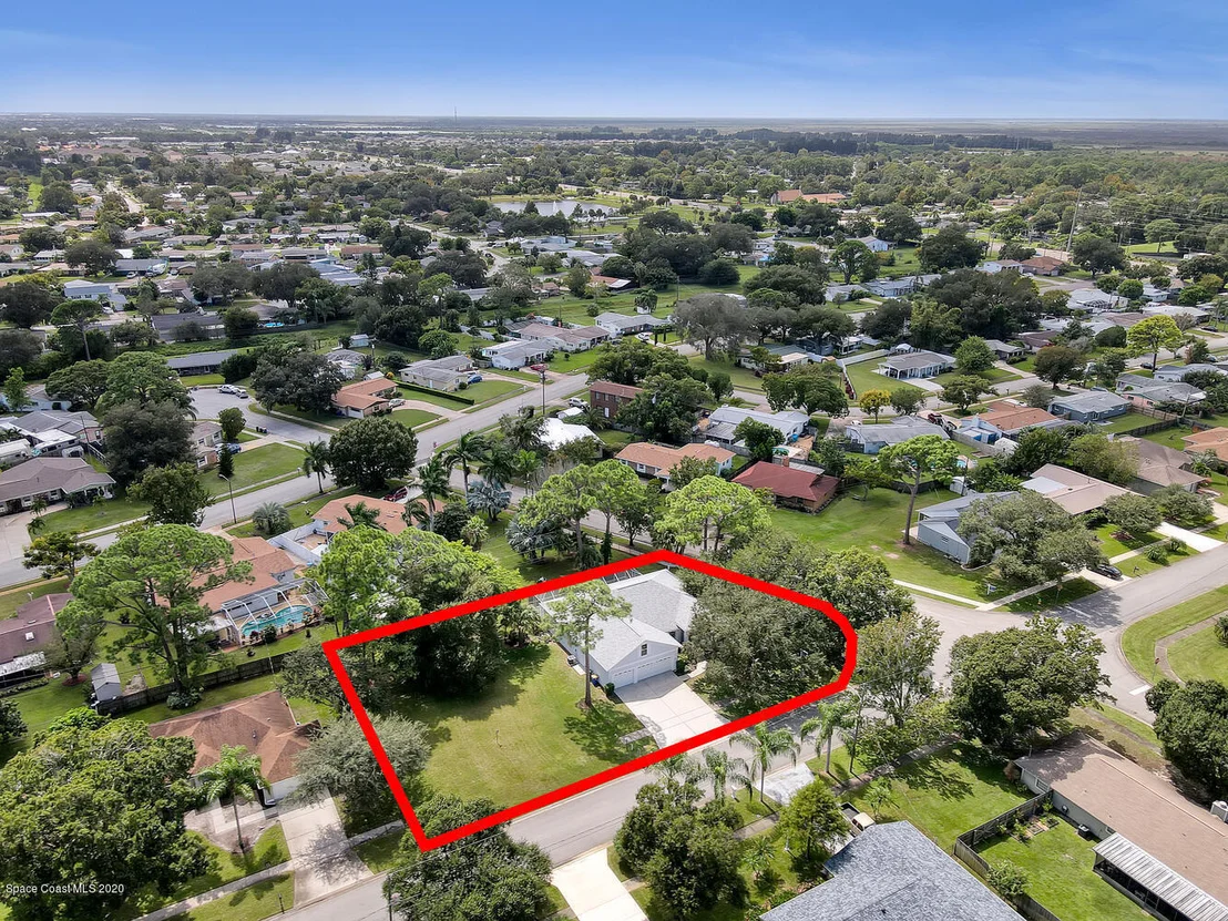 Photo of 975 Pineland Drive