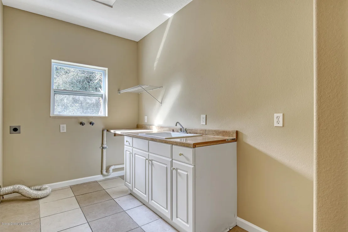 Photo of 1290 Adamson Road