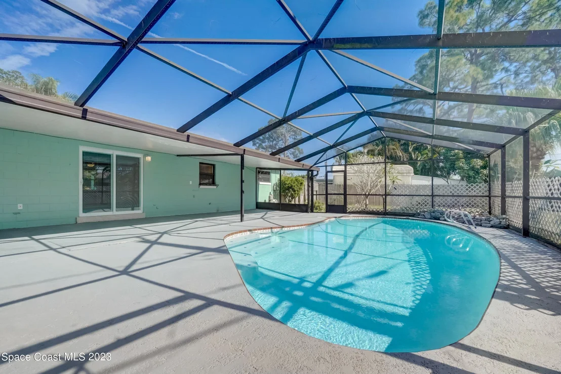 Photo of 953 Lexington Road