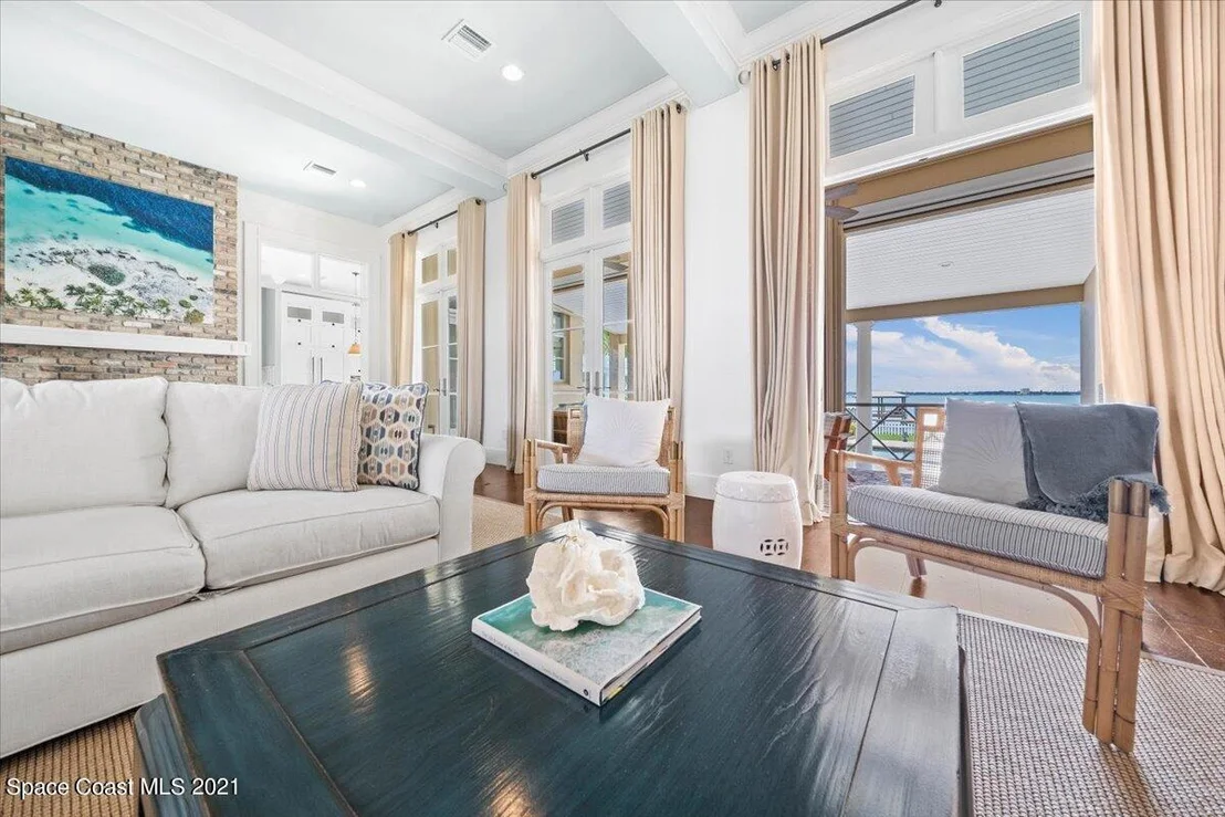 Photo of 2780 N Riverside Drive