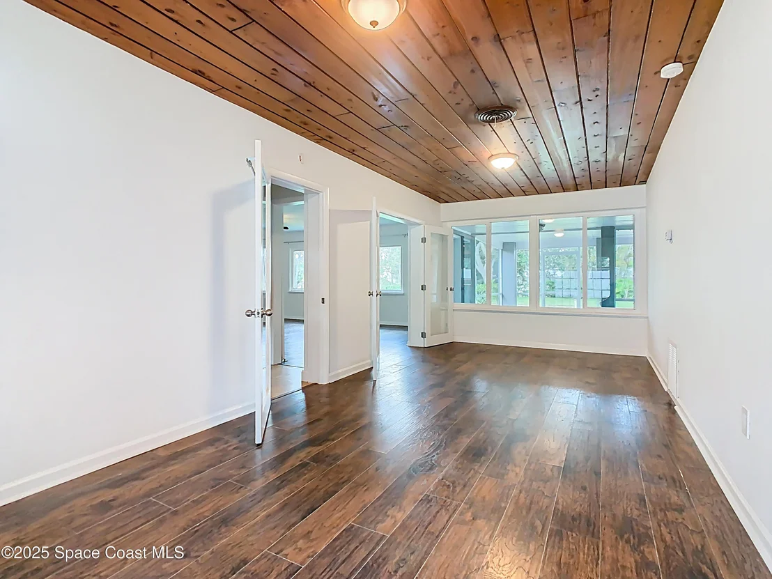 Photo of 819 W Whitmire Drive