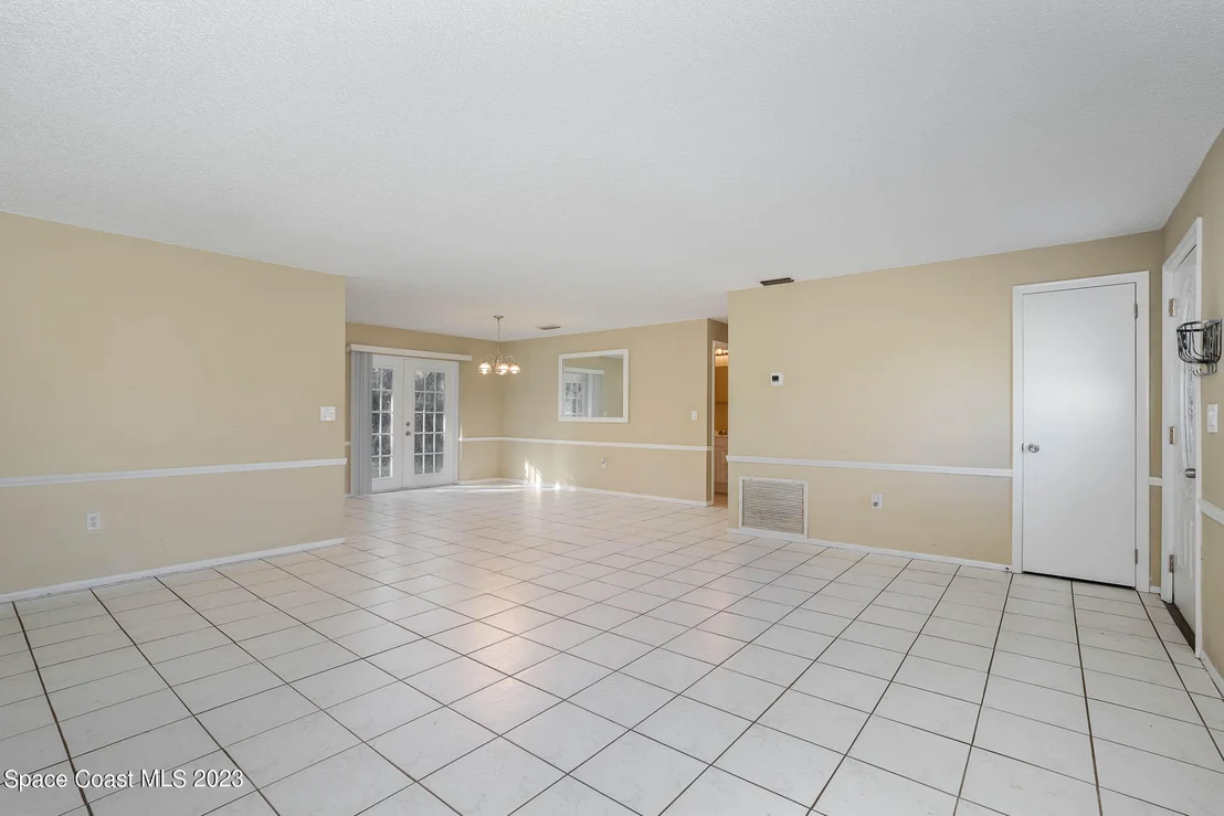 Photo of 2445 Victor Road
