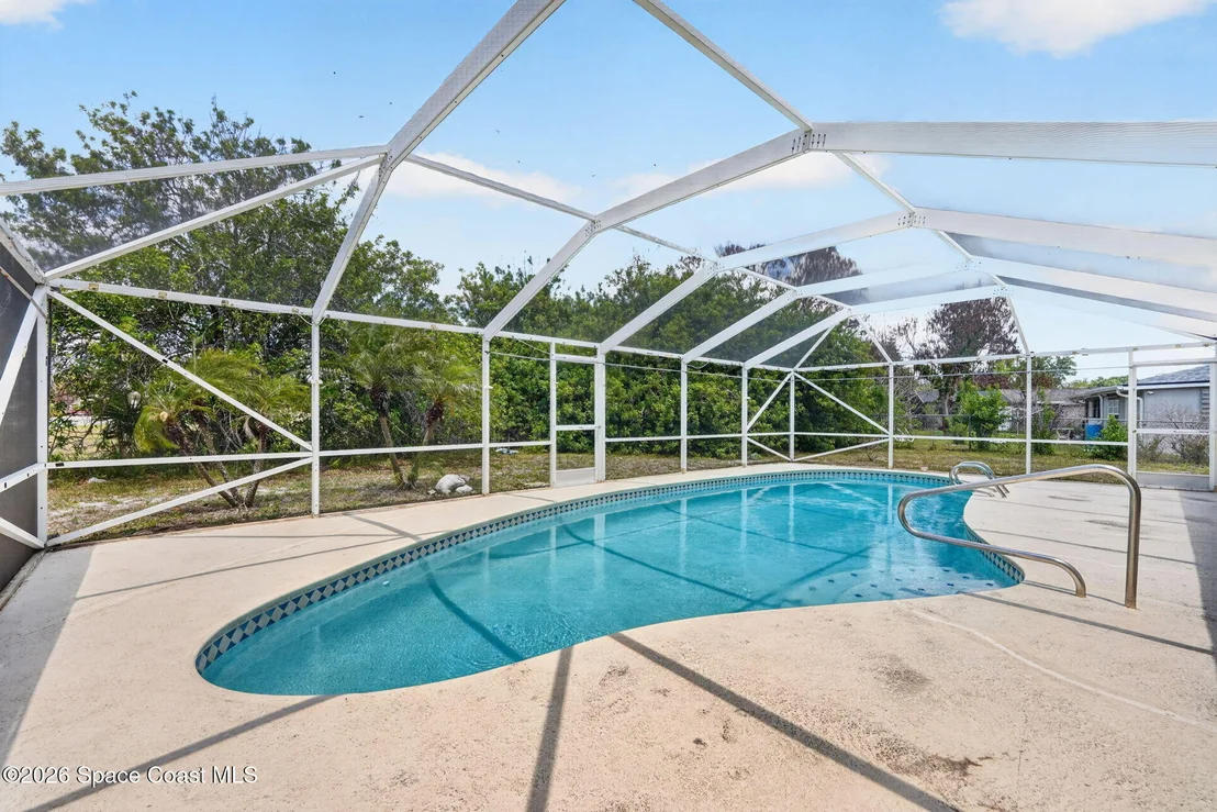 Photo of 1340 Mariposa Drive NE