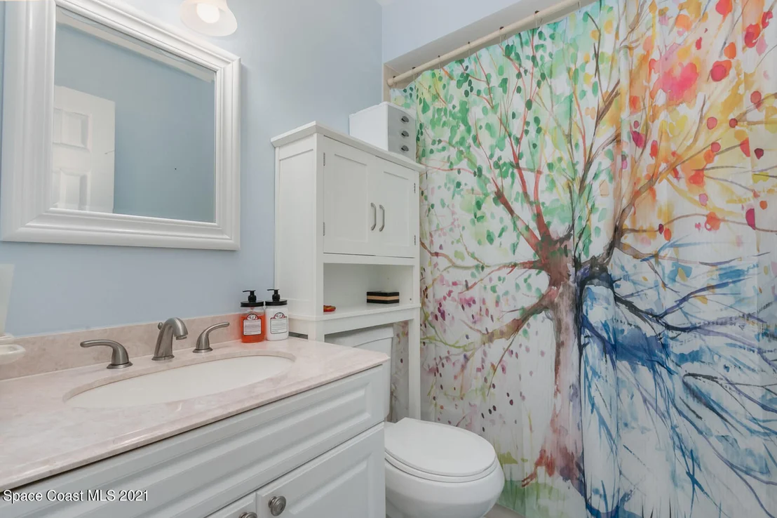 Photo of 5595 Fairbridge Street