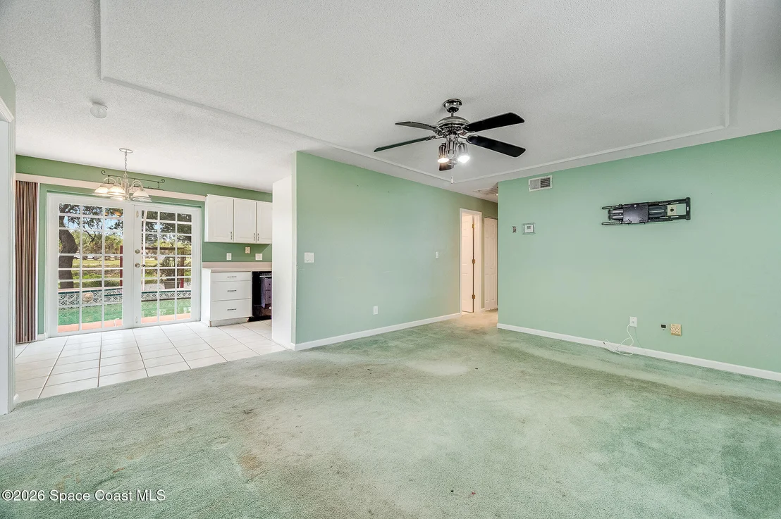 Photo of 586 Louvre Drive