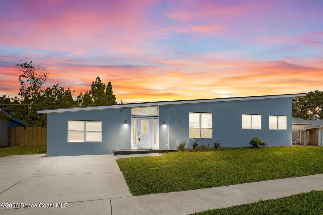 Photo of 1064 Cabot Drive NE