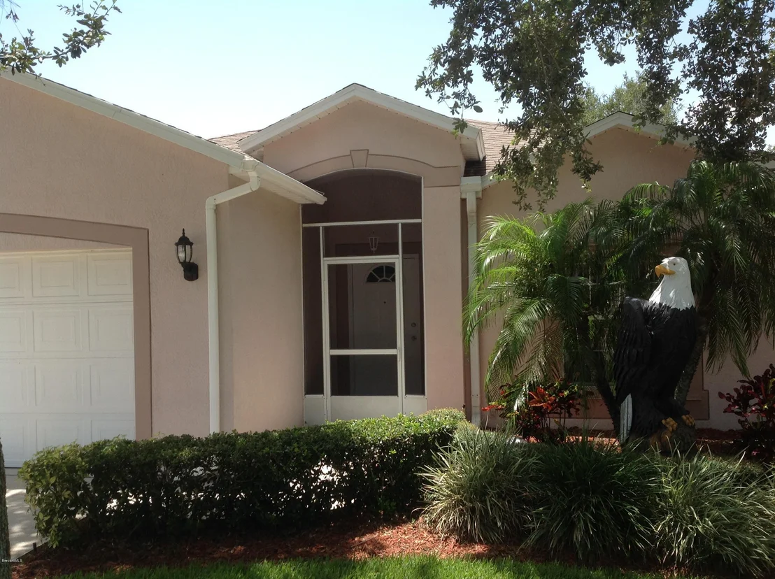 Photo of 982 Villa Drive