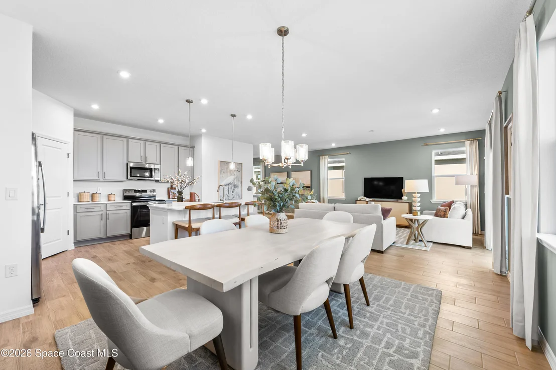 Photo of 806 Castleford Avenue NE