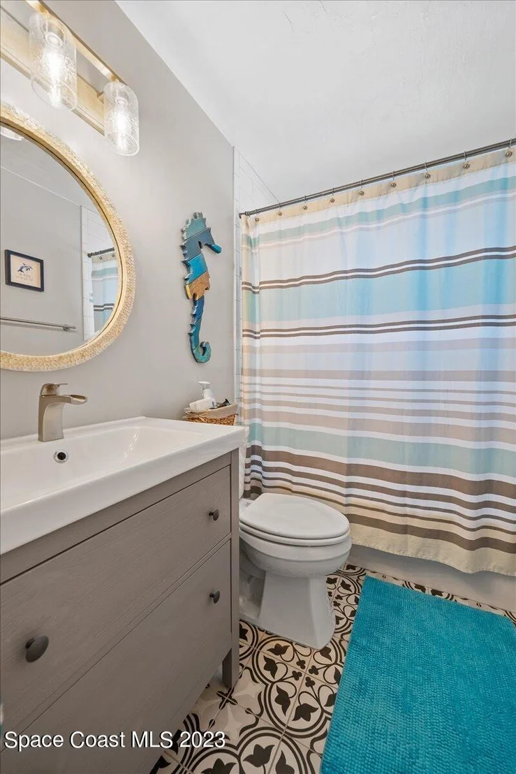Photo of 615 N Robert Way