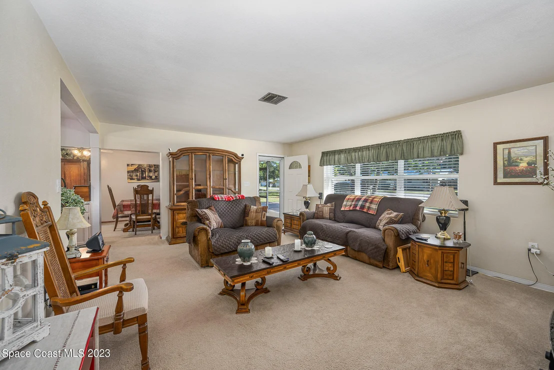 Photo of 643 Cocoanut Grove Avenue