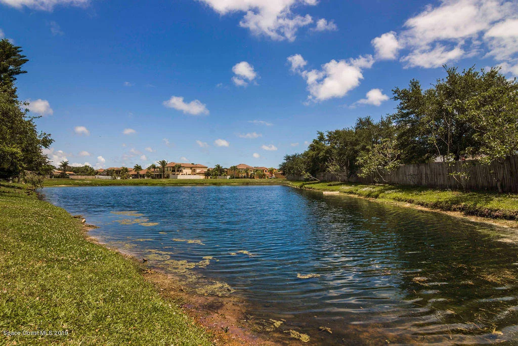 Photo of 1123 White Oak Circle