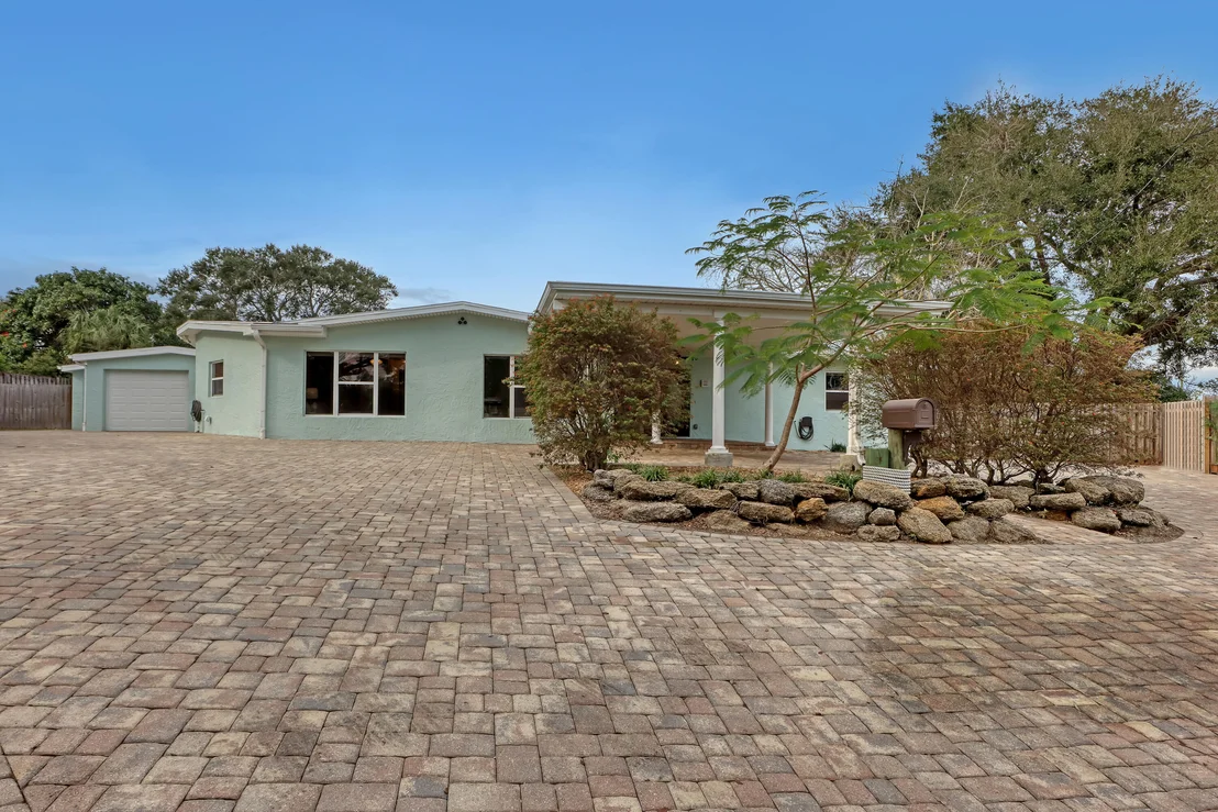 Photo of 592 Hillside Court