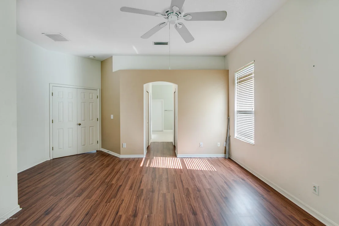 Photo of 899 Lyons Circle NW