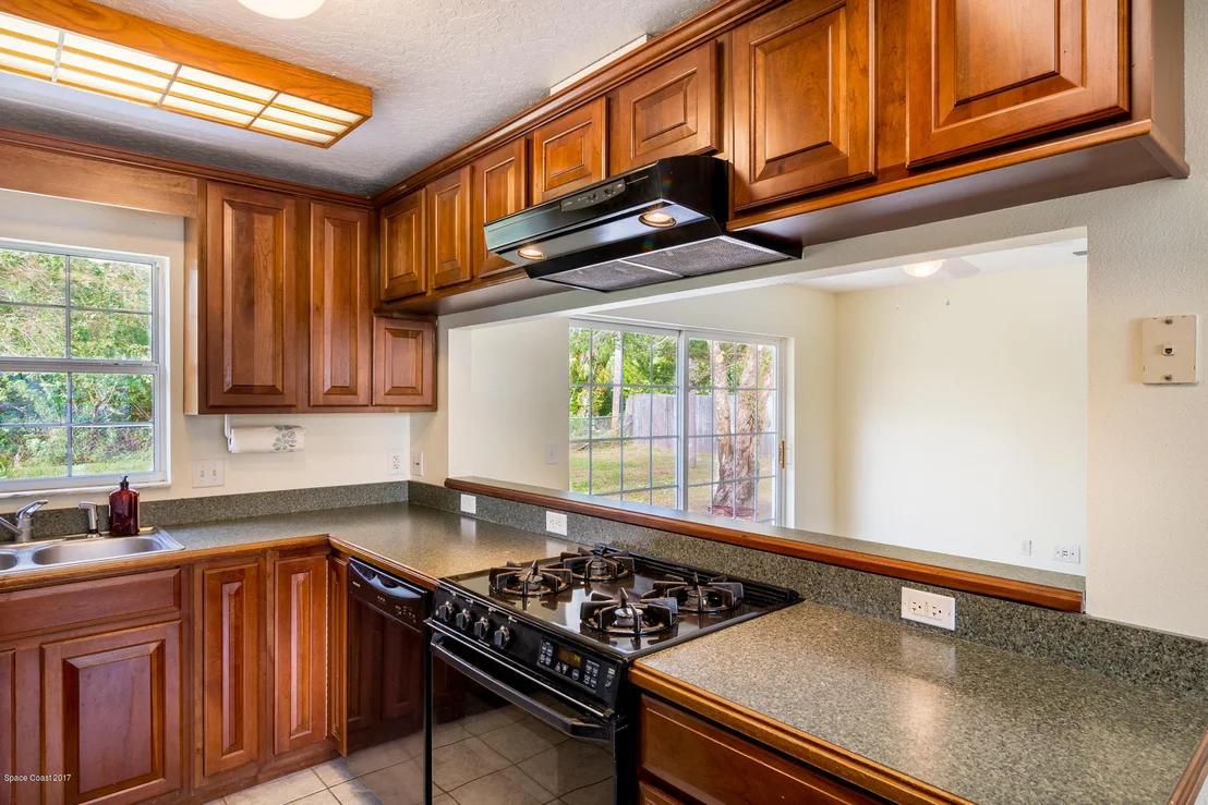 Photo of 1114 Basalona Drive