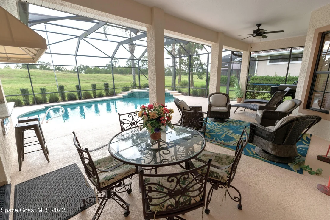 Photo of 2112 Windbrook Drive SE