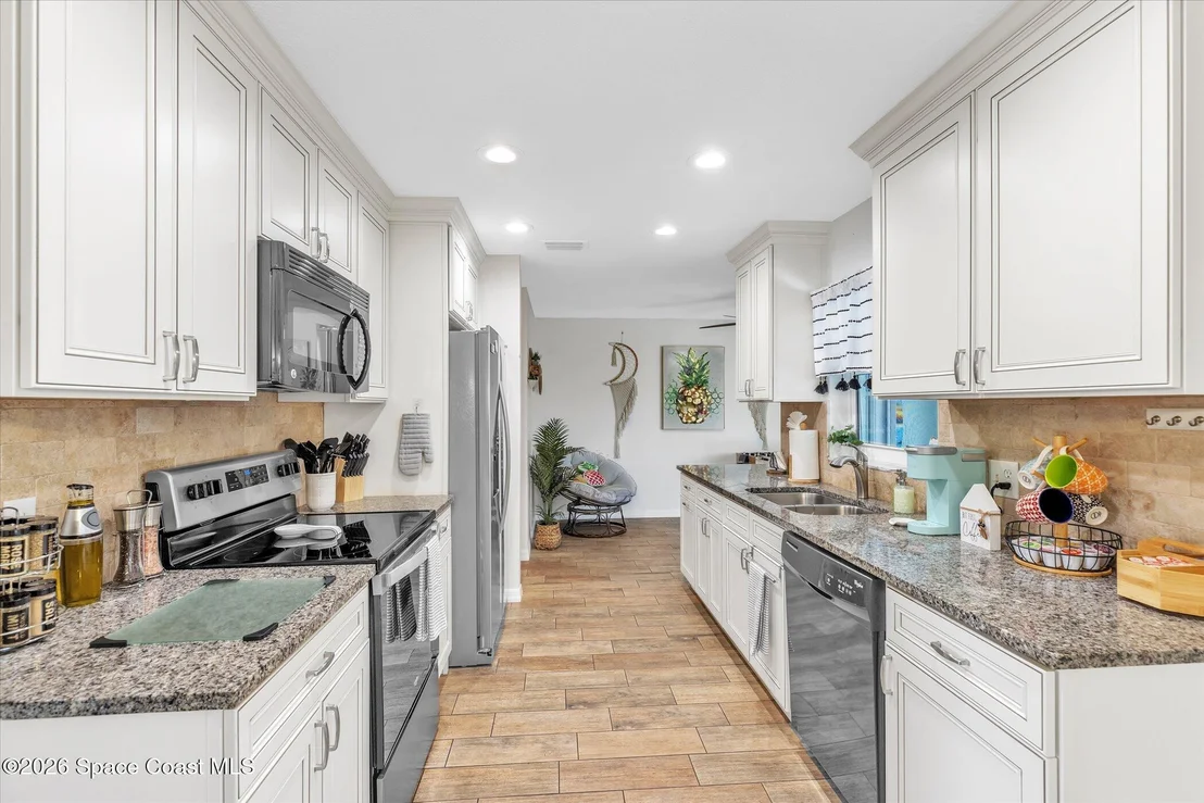 Photo of 233 Cinnamon Lake Circle