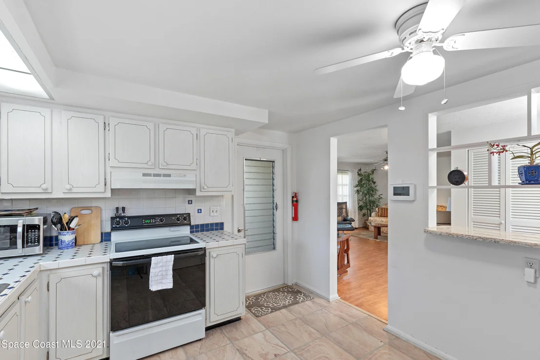 Photo of 584 Westminster Avenue