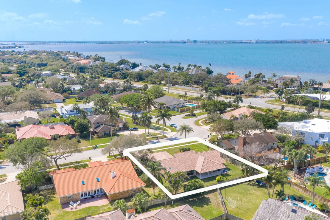 Photo of 552 Rio Casa Drive N