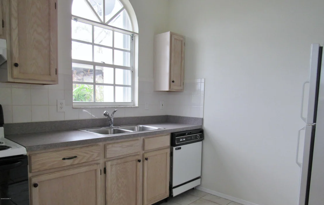 Photo of 975 Wateroak Drive NE